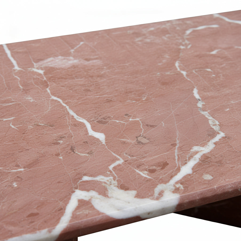 تلك الطاولة الجانبية